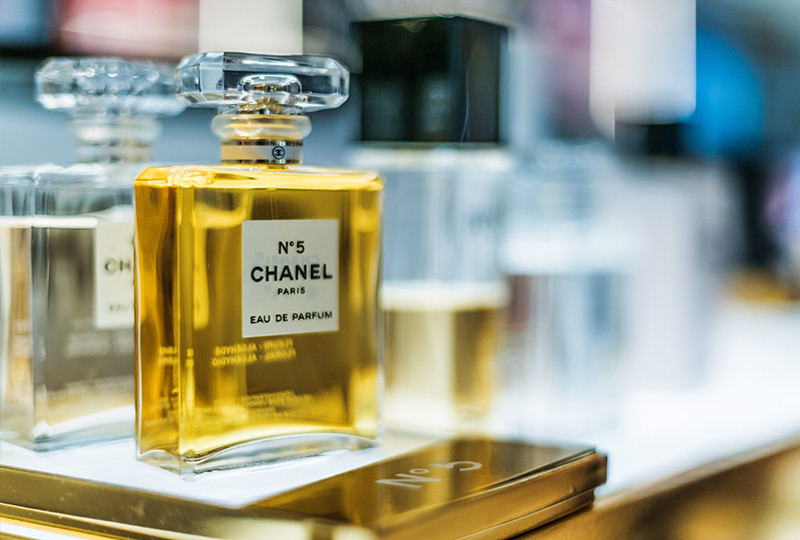 "Chanel N°5" : le parfum culte fête ses 100 ans